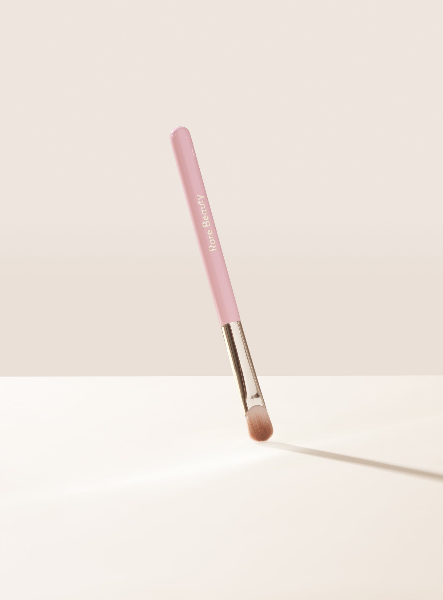 Stay Vulnerable All-Over Eyeshadow Brush